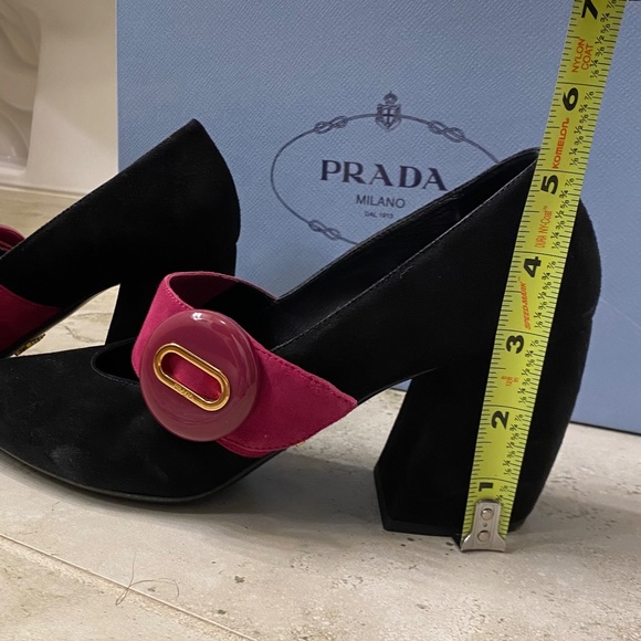 Gorgeous! PRADA Suede Button Pumps🌺 - Picture 3 of 14